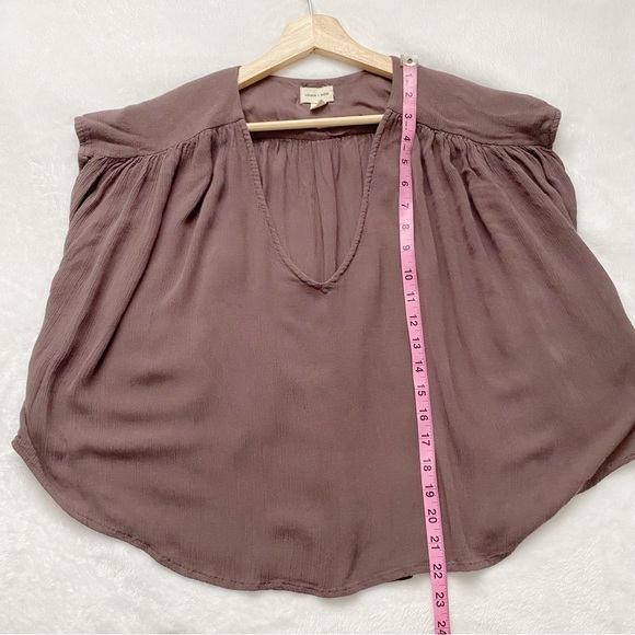 UO Silence & Noise Flowy Dark Mauve V-Neck Cropped Top - Picture 6 of 6
